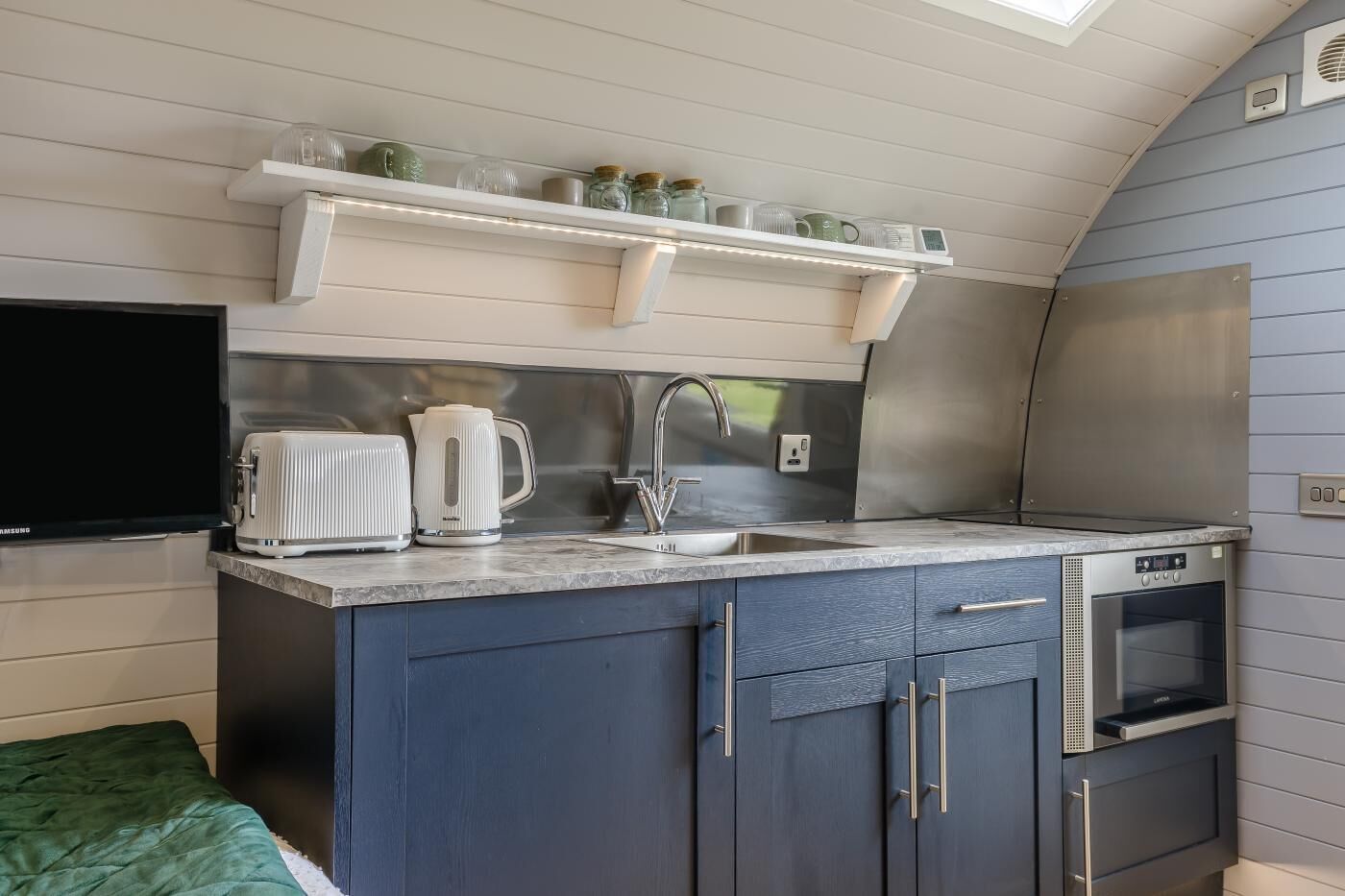 Microwave, oven, cookware/dishes/utensils