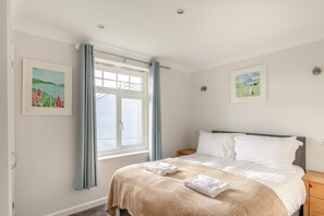 Bügeleisen/Bügelbrett, Reisekinderbett, kostenloses WLAN, Bettwäsche