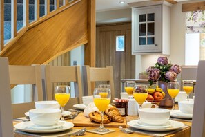 Dining - 3 Bed in Bala (oc-bow69) (Bala)