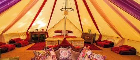 1 Schlafzimmer, individuell dekoriert, individuell eingerichtet