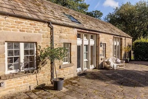 Exterior - 4 Bed in Stoney Middleton (oc-c34609) (Stoney Middleton)