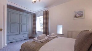 4 slaapkamers, een strijkplank/strijkijzer, gratis wifi, beddengoed