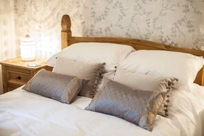 Iron/ironing board, bed sheets - 3 Bed in Stoney Middleton (oc-c34611) (Stoney Middleton)
