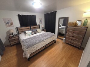 Bügeleisen/Bügelbrett, Reisekinderbett, kostenloses WLAN, Bettwäsche