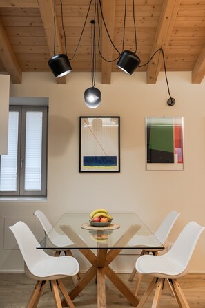 Dining - Apartment 'Flat 1' with Wi-Fi and Air Conditioning (Portese)