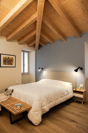 Iron/ironing board, WiFi, bed sheets - Apartment 'Flat 1' with Wi-Fi and Air Conditioning (Portese)