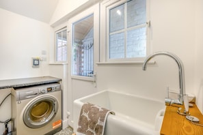 Towels - 2 Bed in Horstead (oc-l34497) (Coltishall)
