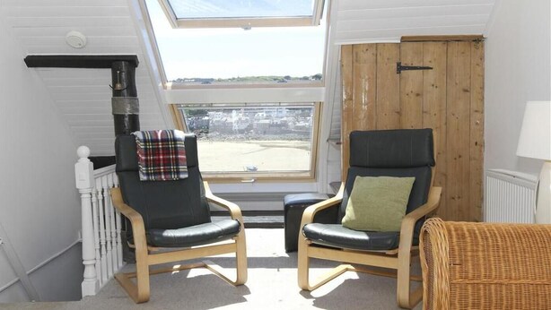 Unclassified image, 1 of 16, button - 2 Bed in St Ives (oc-pvw38) (Saint Ives)