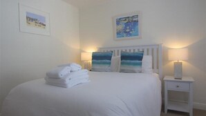 Unclassified image, 4 of 16, button - 2 Bed in St Ives (oc-pvw38) (Saint Ives)