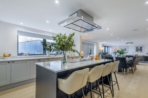 Dining - 4 Bed in Penshore (oc-t34672) (Pensham)