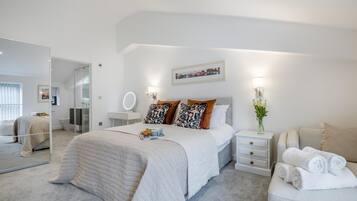4 bedrooms, free WiFi, bed sheets