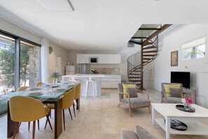 Dining - Holiday Home 'Ti Plom' with Private Terrace and Wi-Fi (Paimpol)