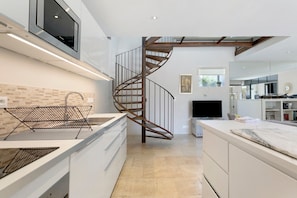 Interior - Holiday Home 'Ti Plom' with Private Terrace and Wi-Fi (Paimpol)