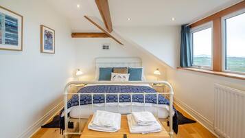 4 bedrooms, iron/ironing board, travel cot, free WiFi