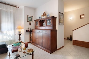 Interior - Apartment 'Girasole' with Private Terrace, Private Garden and Wi-Fi (Pestello)