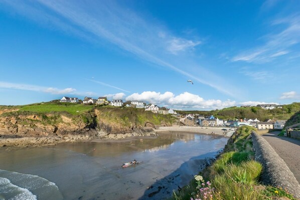 Beach - 4 Bed in St. Ishmaels (oc-bow104) (Sandy Haven)