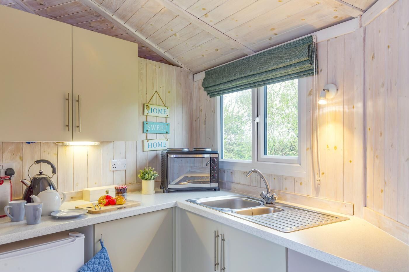 Oven, cookware/dishes/utensils