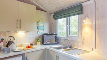 Oven, cookware/dishes/utensils