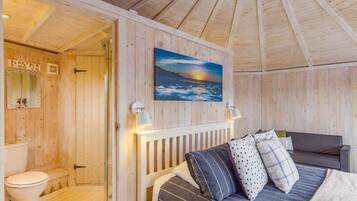 1 bedroom, iron/ironing board, bed sheets
