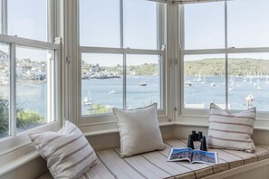 Bügeleisen/Bügelbrett, Reisekinderbett, kostenloses WLAN, Bettwäsche