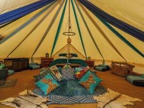 1 bedroom, individually decorated, individually furnished - The Moroccan Bell Tent (Newbury)