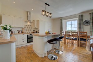 Microwave, oven, dishwasher, highchair - 3 Bed in Welshpool (oc-bow122) (Welshpool)