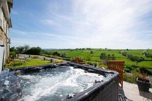 Terrace/patio - 3 Bed in Welshpool (oc-bow122) (Welshpool)