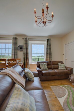 TV - 3 Bed in Welshpool (oc-bow122) (Welshpool)