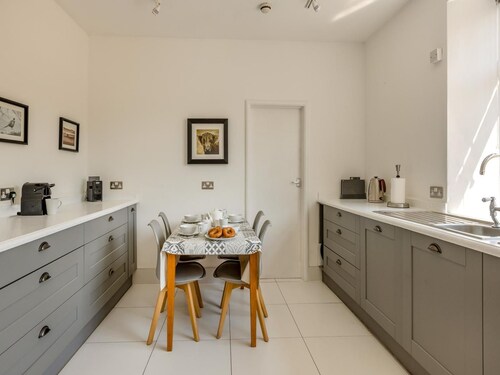 5 Bed in Old Cleeve (oc-c34720)