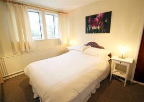 Iron/ironing board, travel cot, free WiFi, bed sheets - 1 Bed in Bishopston (oc-hh648) (Bishopston)