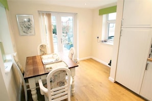 Dining - 1 Bed in Bishopston (oc-hh648) (Bishopston)
