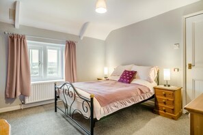 Iron/ironing board, travel cot, free WiFi, bed sheets - 4 Bed in Tansey (oc-h34671) (Cranmore)