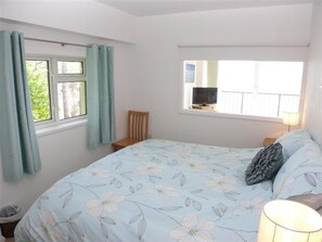 Unclassified image, 3 of 17, button - 1 Bed in Caswell (oc-hh9312) (Bishopston)