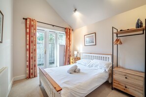 Iron/ironing board, travel cot, free WiFi, bed sheets
