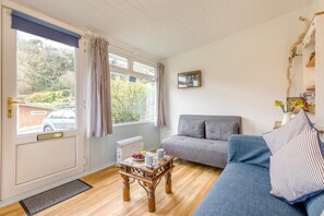 TV - 1 Bed in Caswell (oc-hh372) (Newton)