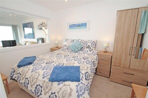 Iron/ironing board, free WiFi, bed sheets - 1 Bed in Caswell (oc-hh9311) (Bishopston)