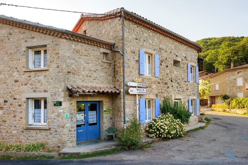 Gîte "Le Volcan d'Aizac" – Peaceful Retreat in the Ardèche Mountains
