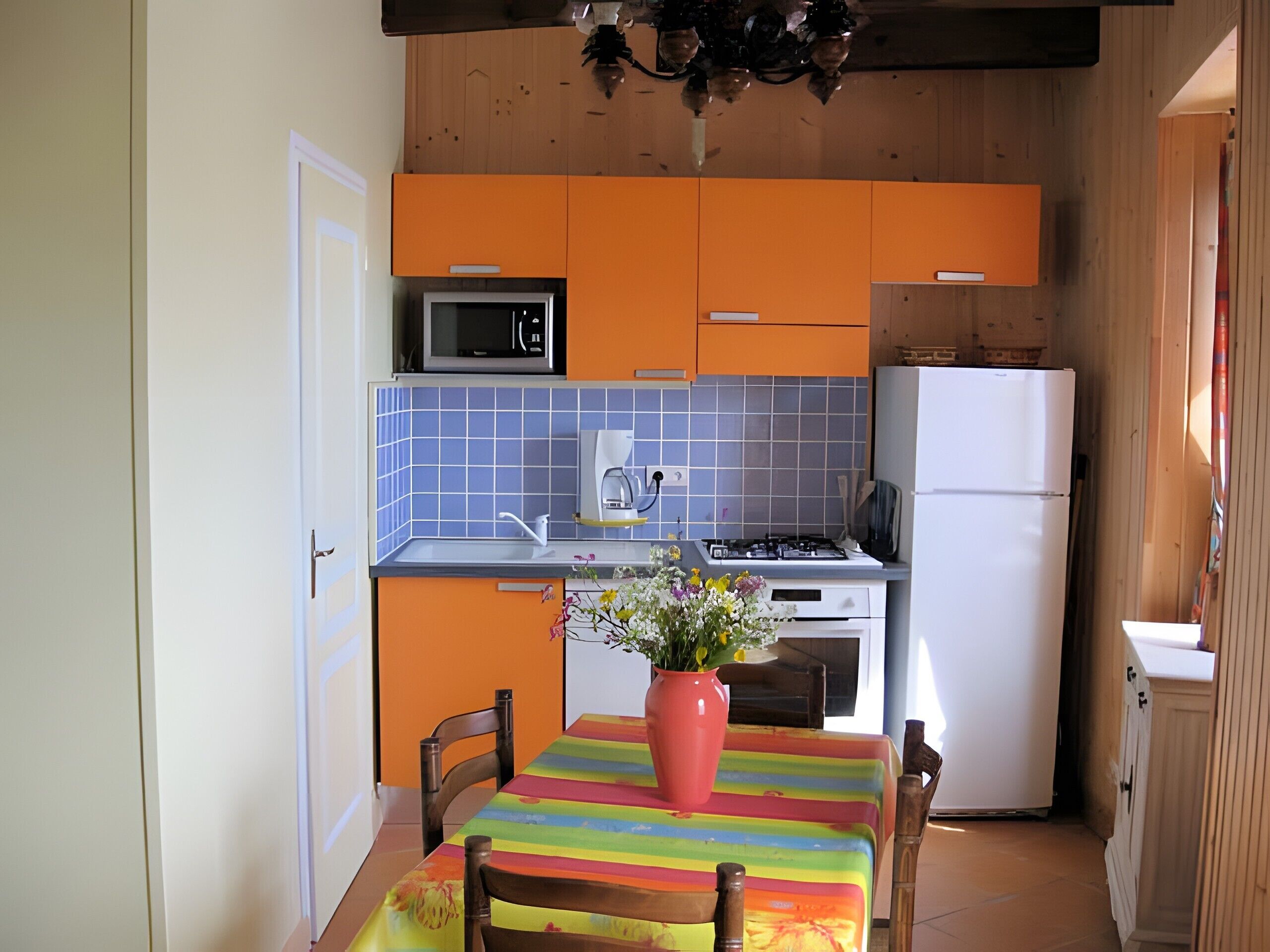 Refrigerador, microondas, horno, placa de cocina