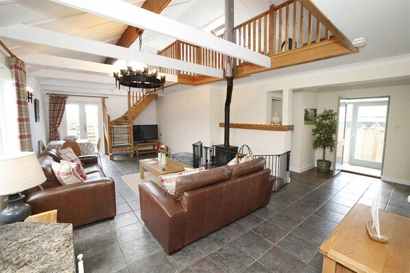 TV, fireplace - 2 Bed in Gower (oc-hh411) (Parkmill)