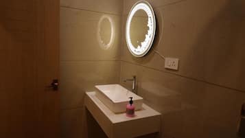 Standard Bungalow, Pool View | Bathroom