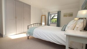 5 Schlafzimmer, Bügeleisen/Bügelbrett, kostenloses WLAN, Bettwäsche