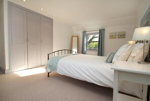 Iron/ironing board, free WiFi, bed sheets - 3 Bed in Gower (oc-hh472) (Swansea)