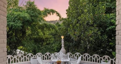 4-bedroom apartment in lovely Ghasiyar with AC comfort