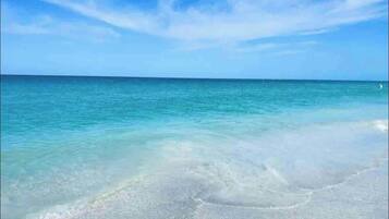Camastros y toallas de playa