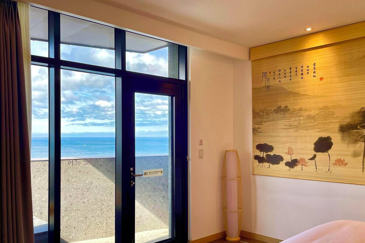 4F_Bamboo Pool Oceanview | WiFi (free)