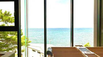 Luxe kamer, balkon, uitzicht op het strand | Interieur