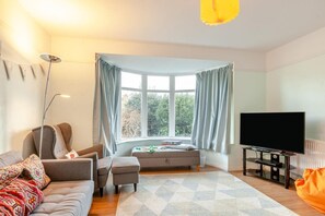 TV - 3 Bed in Ilfracombe (oc-s34501) (Ilfracombe)