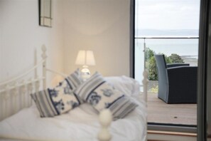 Bügeleisen/Bügelbrett, Reisekinderbett, kostenloses WLAN, Bettwäsche