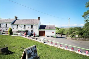 Exterior - 4 Bed in Gower (oc-hh471) (Cheriton)