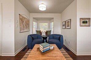 Living area - 1BR Romantic Getaway | Hot Tub + Epic Views (Gatlinburg)